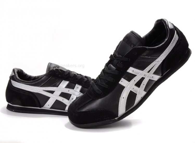 Asics Revolve LE Black/White Asics Revolve LE Black/White
