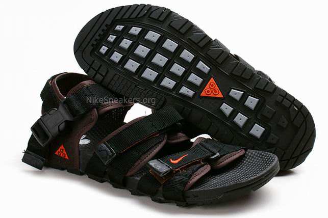 Nike Beach Shoes Black/Maroon Nike Beach Shoes Black/Maroon