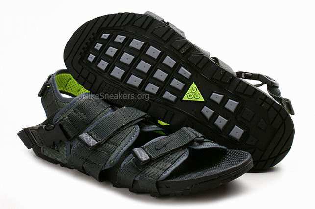 Nike Beach Shoes Dark Brown/Green