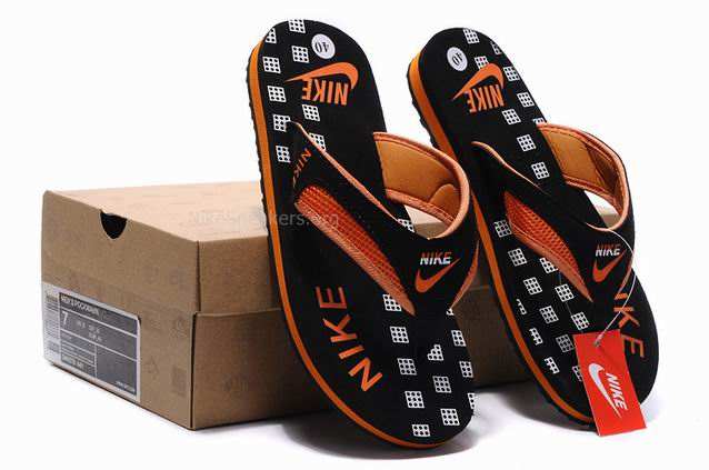 Nike Slipper Black/Orange